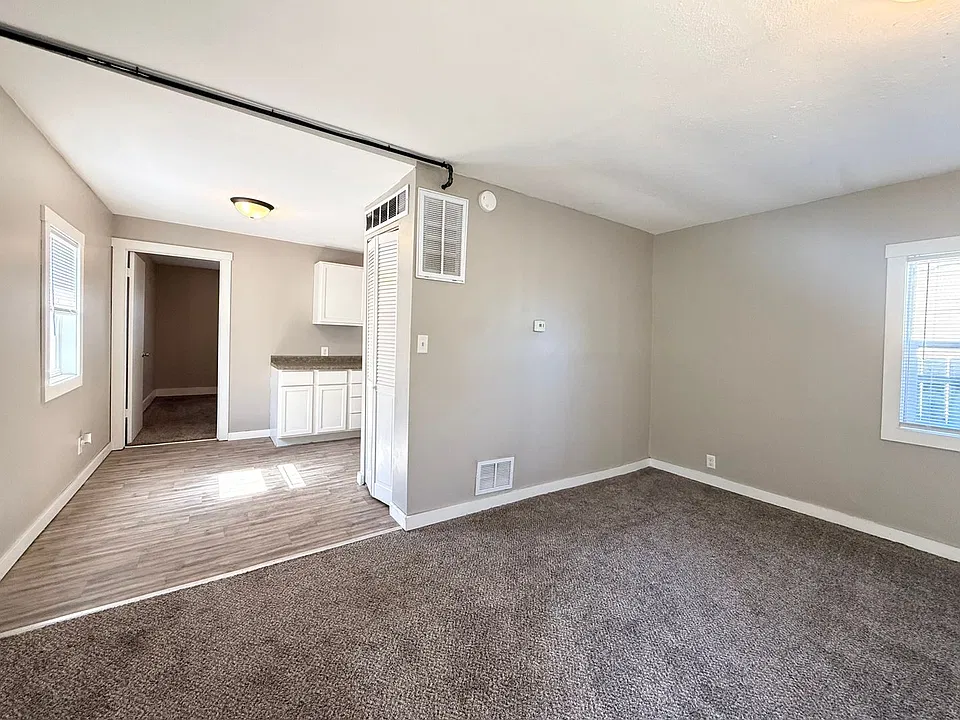 4504 Navajo St