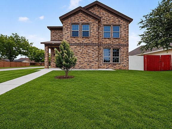 2nd image of 800 Oak Creek Dr