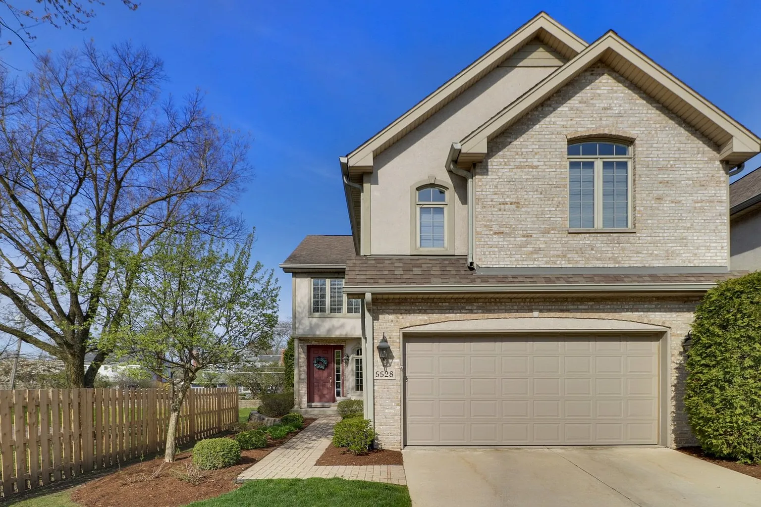 5528 Heritage Ct photo 1