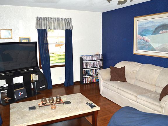 4th image of 569 W 20th St