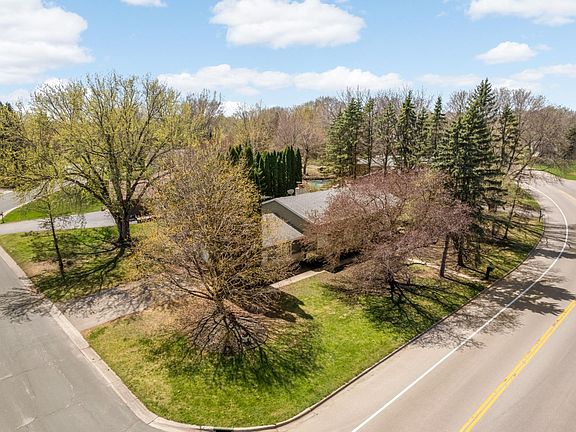 3rd image of 18885 Valley View Rd