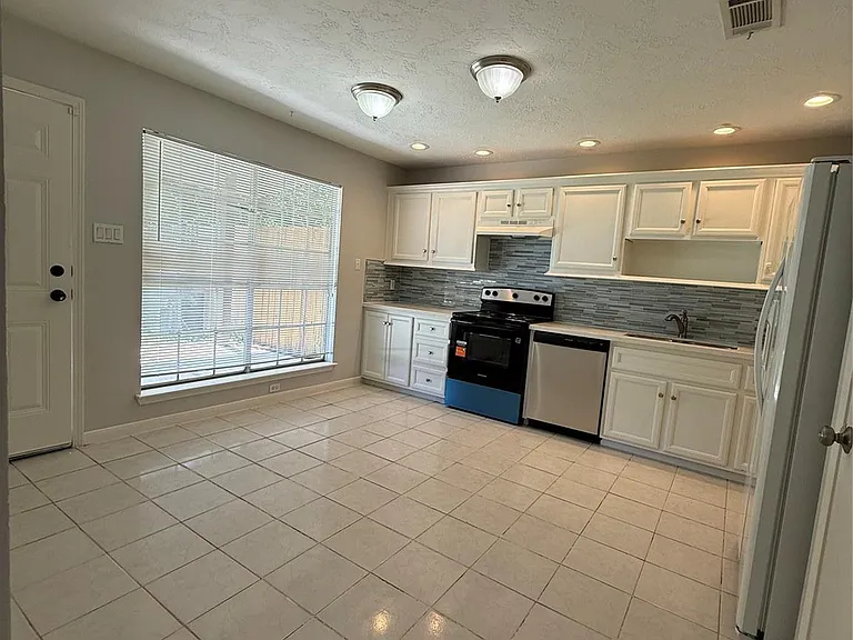 9503 Homeland Dr — Photo 5