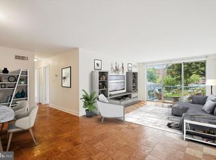 4977 Battery Ln #1-210, Bethesda, MD 20814