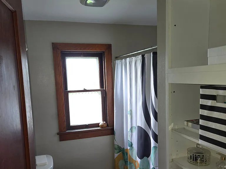 70 W Caracas Ave — Photo 10