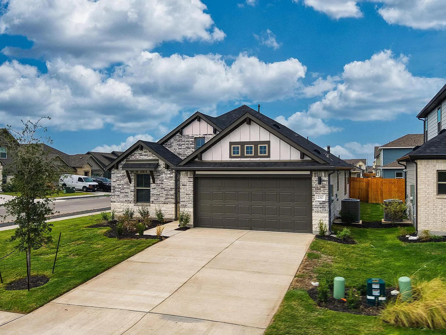 3 bed, 2.0 bath, 1840 sqft, $2,100 — Photo 4