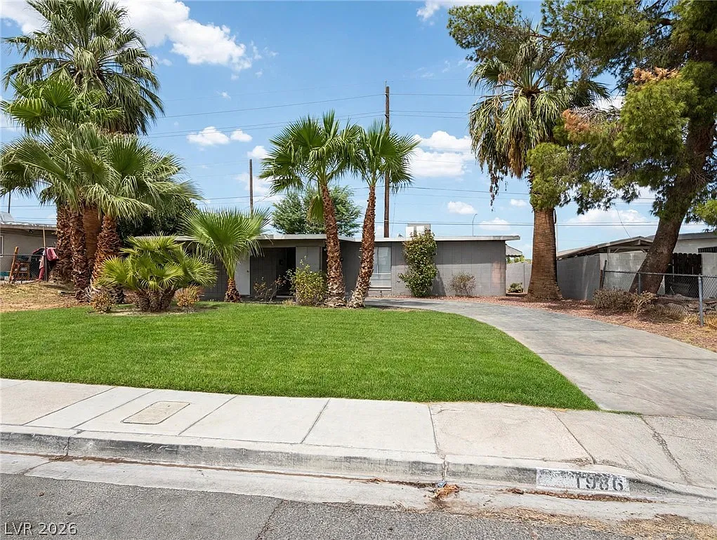 3 bed, 2.0 bath, 1161 sqft, $1,955 — Photo 2