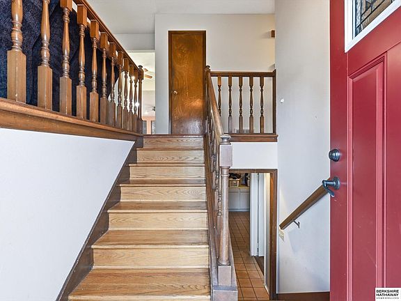5th image of 9172 Manderson St