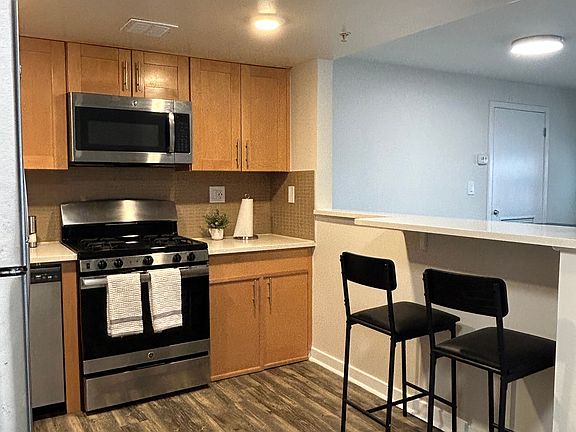 4th image of 371 Bergen Blvd #609