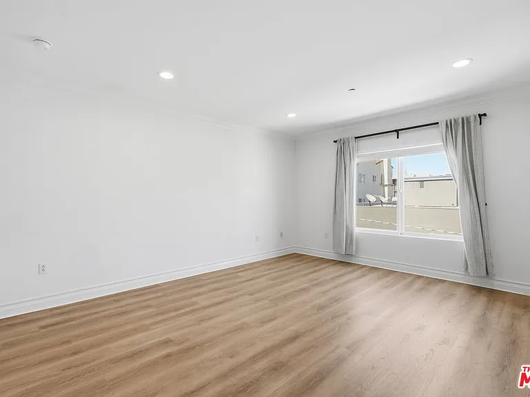 1878 Greenfield Ave #304 — Photo 13