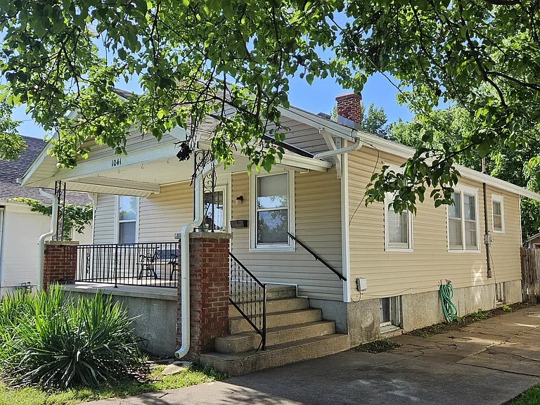 1041 W State St — Photo 2