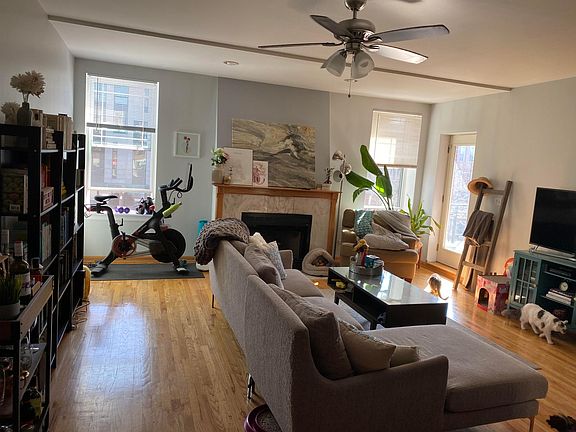 5th image of 2032 W Division St Unit 202S