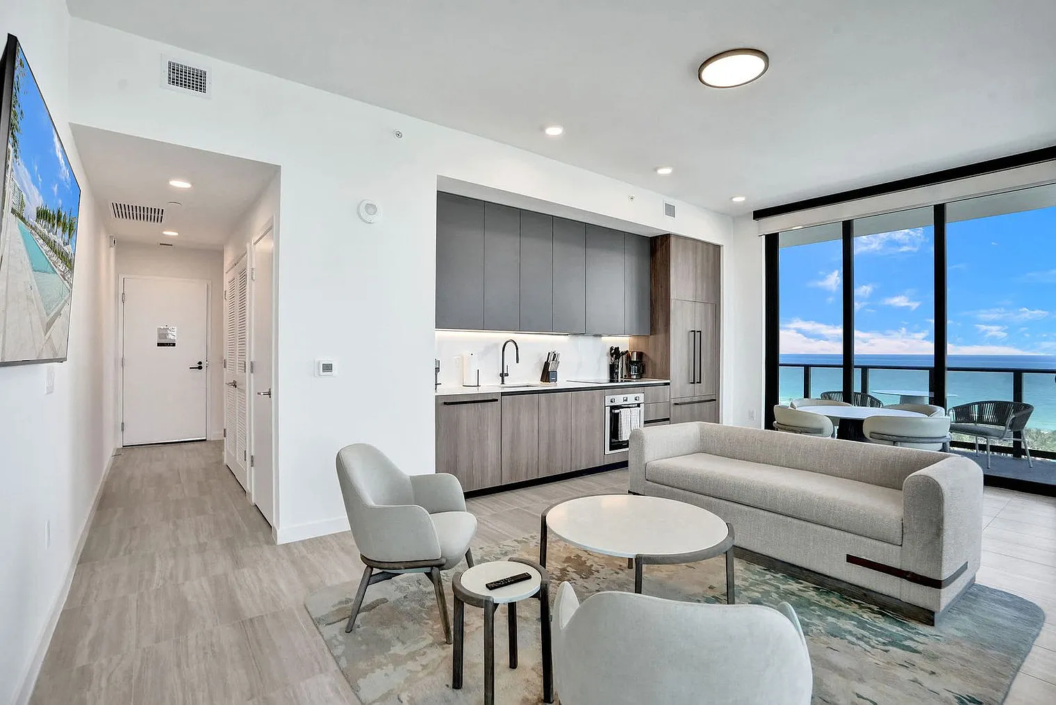 2 bed, 2.0 bath, 1184 sqft, $11,417 — Photo 2