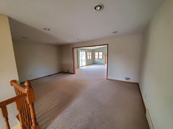 5th image of 1352 19th St W