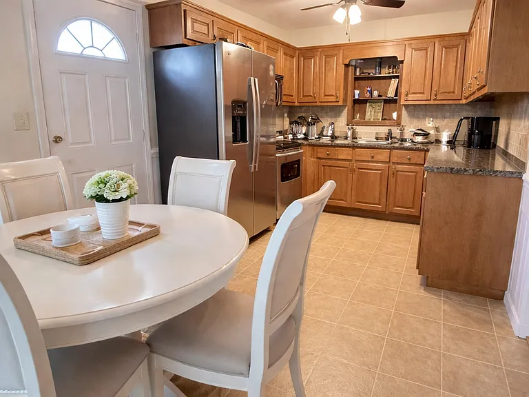 1112 Porter Rd — Photo 4
