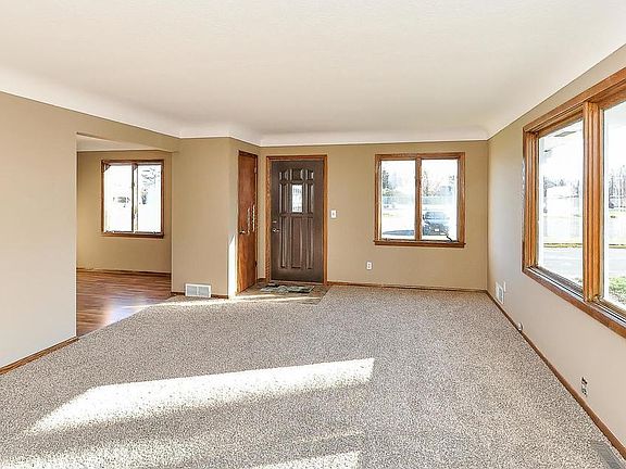 New front door and screen door. New carpet!