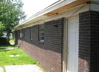 2nd image of 817 N State Highway 181