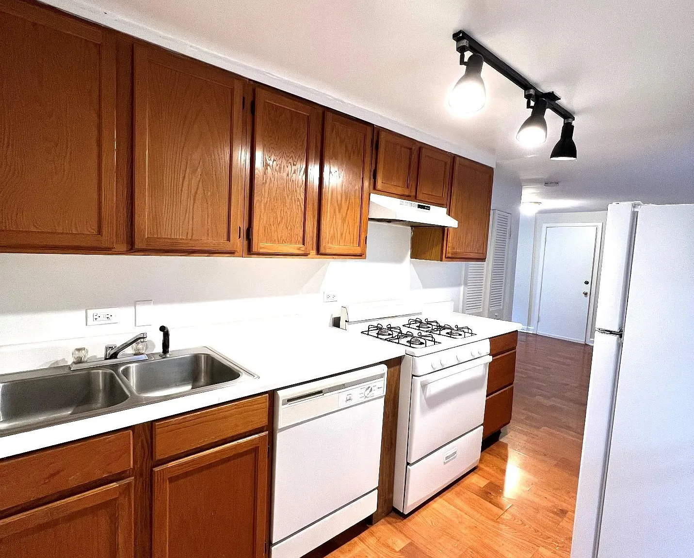 1 bed, $1,800 — Photo 4