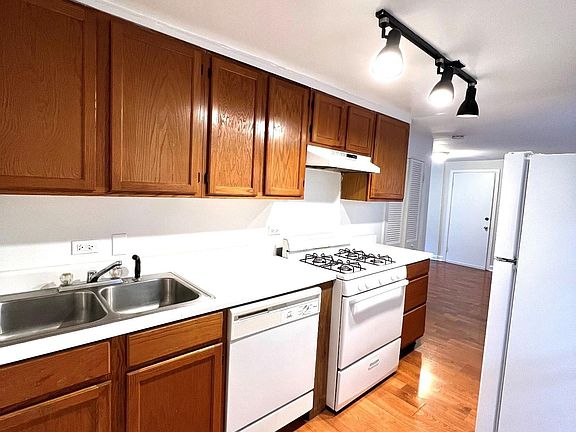 4th image of 2036 W Charleston St