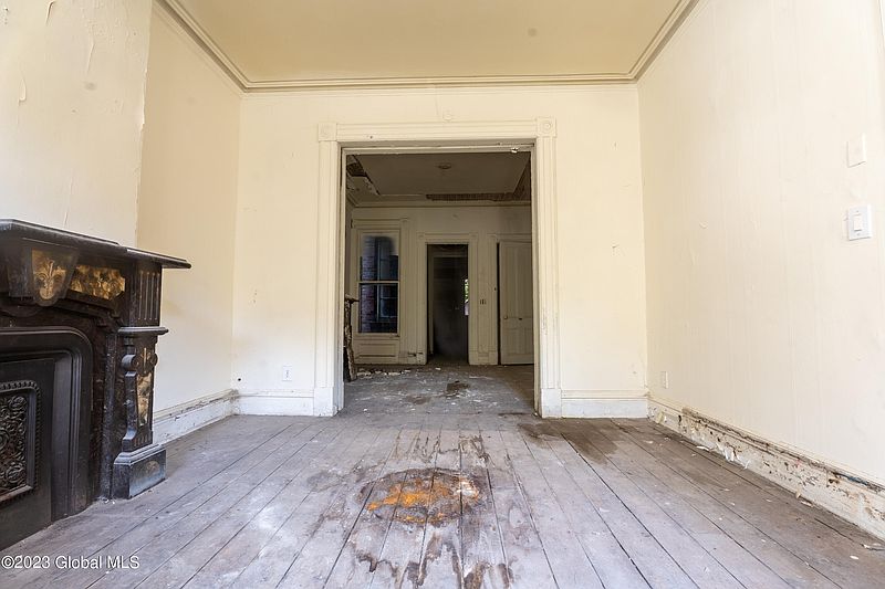 3rd image of 2270 Old 6th Avenue