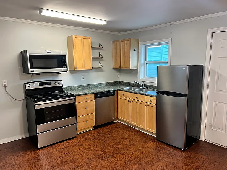 1216 E Duffy St #A — Photo 2