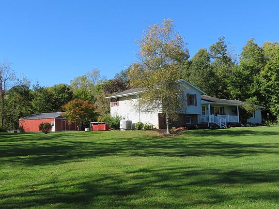 3rd image of 561 Steele Rd