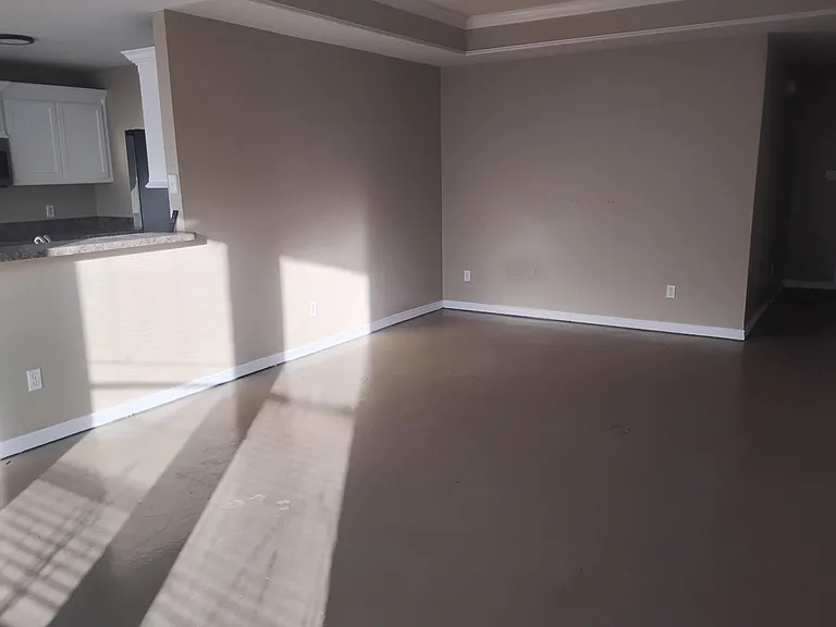 211 Patricia Ct — Photo 4