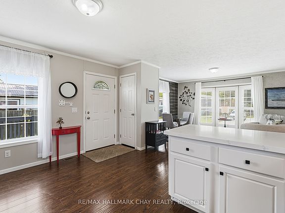 3rd image of 1298 Hilltop Rd