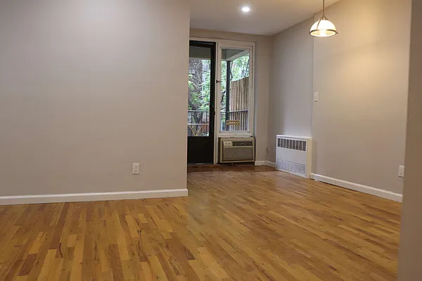Rented by REMAX Elite | media 19