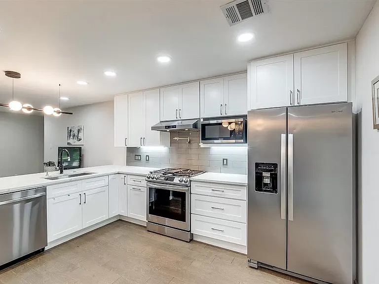 9805 Estate Ln — Photo 10