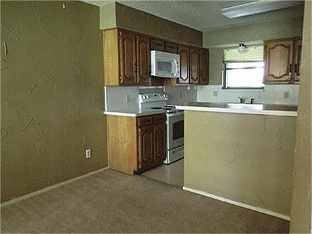 5th image of 726 Carriage Way