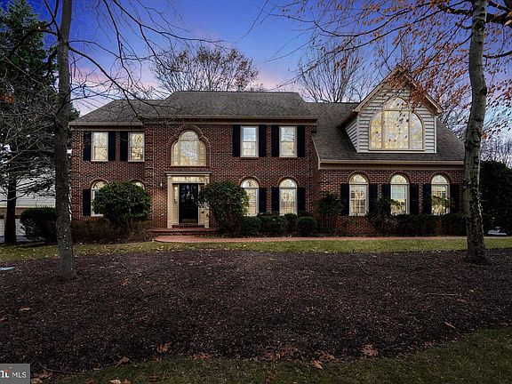 3rd image of 5921 Fairview Woods Dr