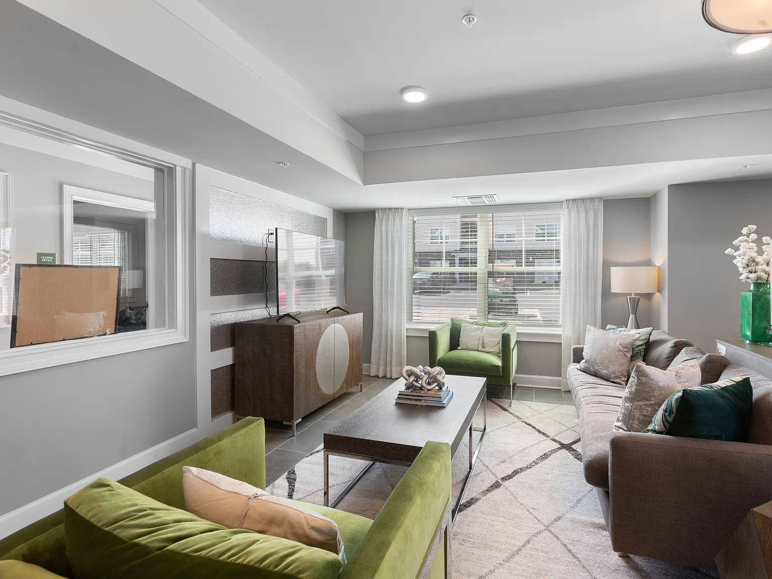 Gateway Pointe — Photo 4