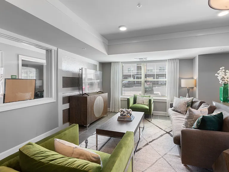 Gateway Pointe — Photo 4