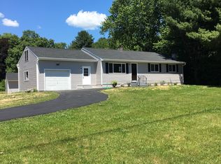 4 Brackwyck Dr, Rensselaer, NY 12144