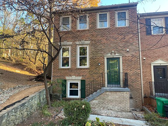 End-unit townhouse