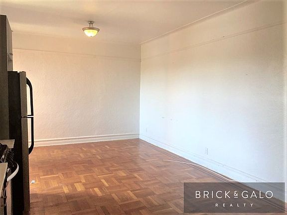 2nd image of 10 Midwood St APT 3I