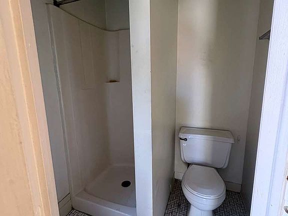 5th image of 131 Howe St #22