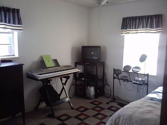 2nd image of 5356 Waldemar St