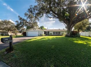 1418 San Roberto Cir, Fort Myers, FL 33901