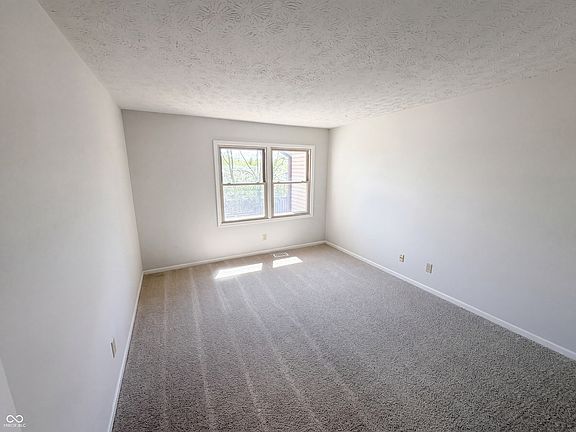 4th image of 9463 Maple Way