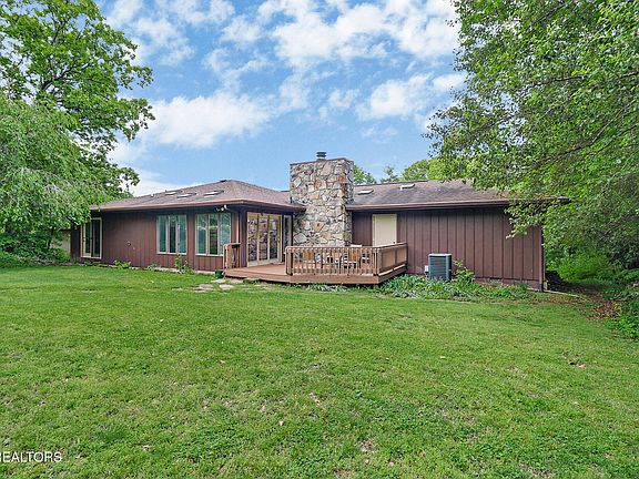 4th image of 104 Baltusrol Rd