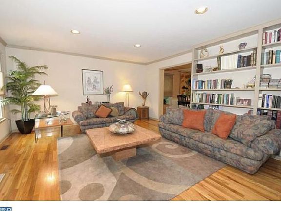 2nd image of 412 Andrew Rd