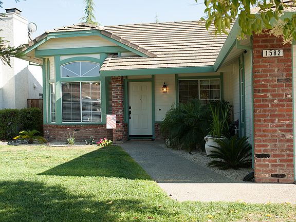 2nd image of 1582 Steinbeck Dr