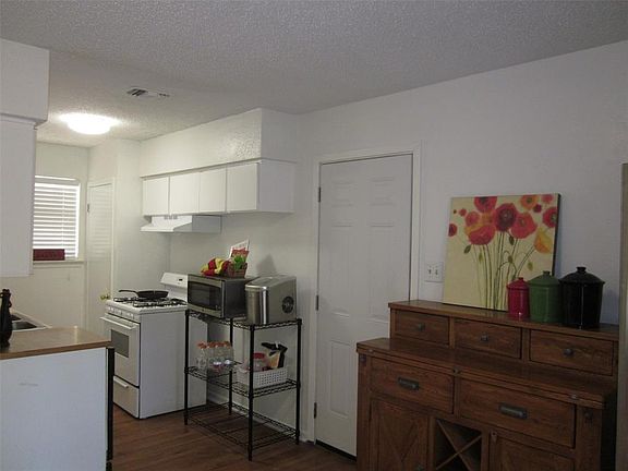 5th image of 2219 Hackberry Dr
