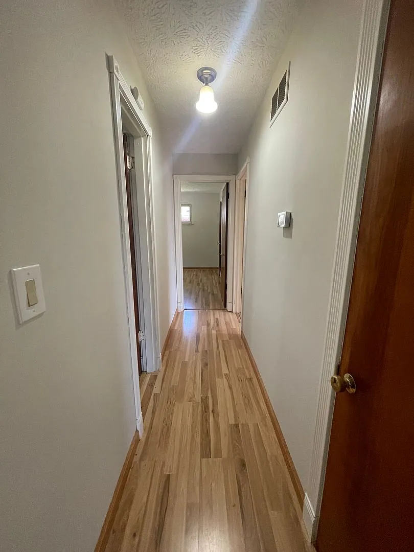 Bridgetown - Wow! Adorable 2 Bed Ranch, With Huge Fenced Backyard — Photo 4