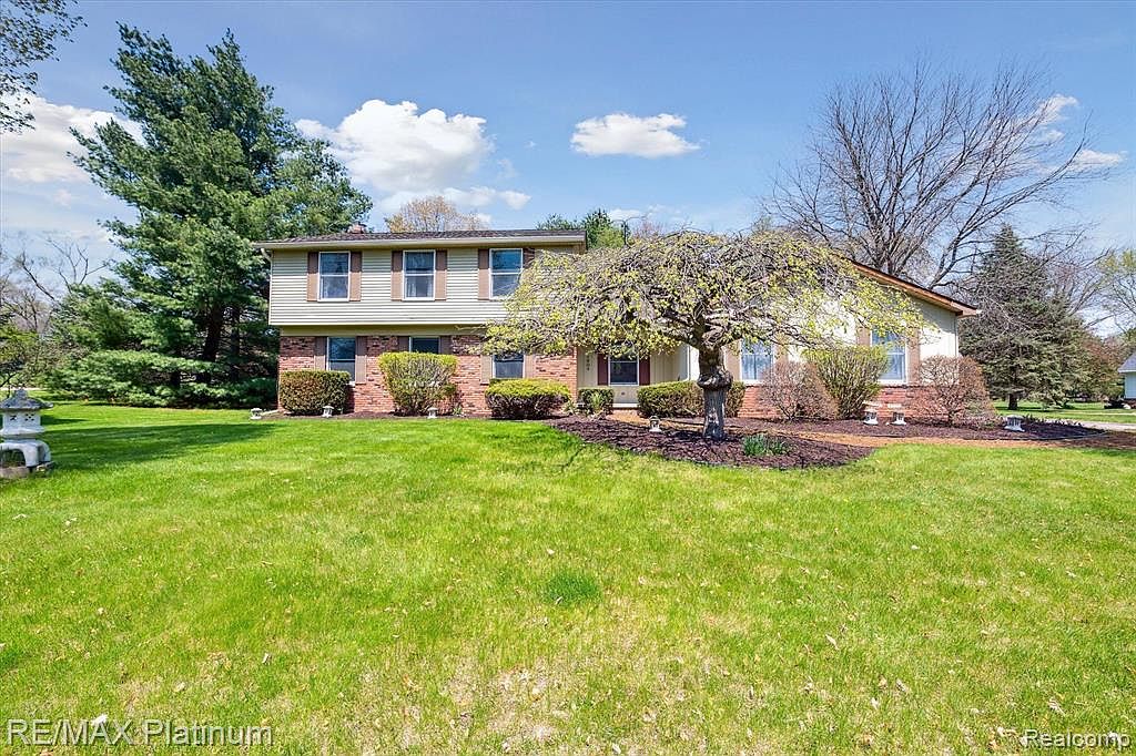 11603 Burgoyne Dr Brighton MI 48114 Zillow