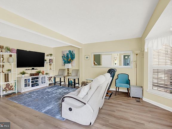 5th image of 941 Deerberry Ct