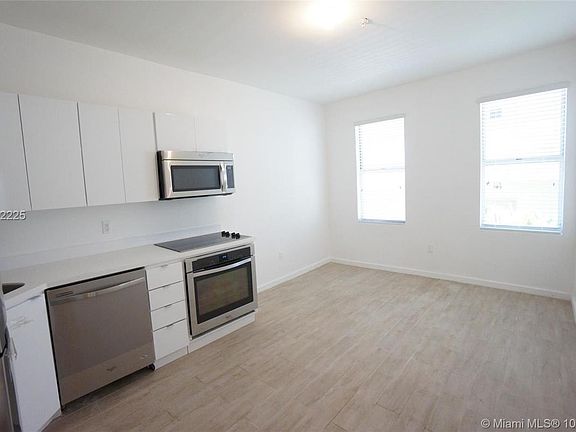 5th image of 1611 Meridian Ave APT 00305