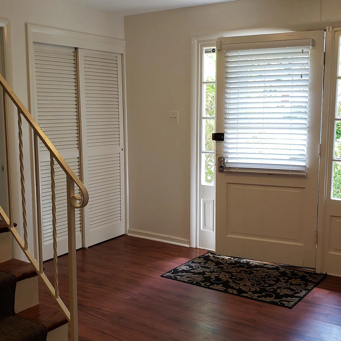 4 bed, 2740 sqft, $4,700 — Photo 2