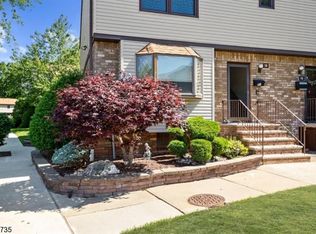 118 Highview Dr, Woodbridge, NJ 07095